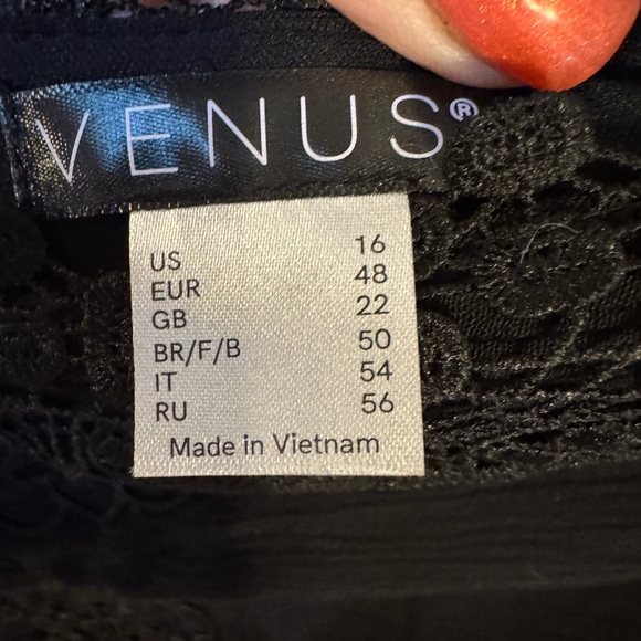 GORGEOUS BLACK SLEEVELESS TOP w/DEEP V-NECK & LACE TRIM    SIZE: 16  #CL - Picture 11 of 12